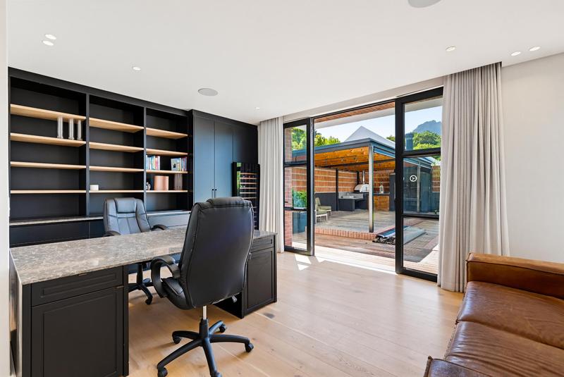 To Let 6 Bedroom Property for Rent in Constantia Western Cape